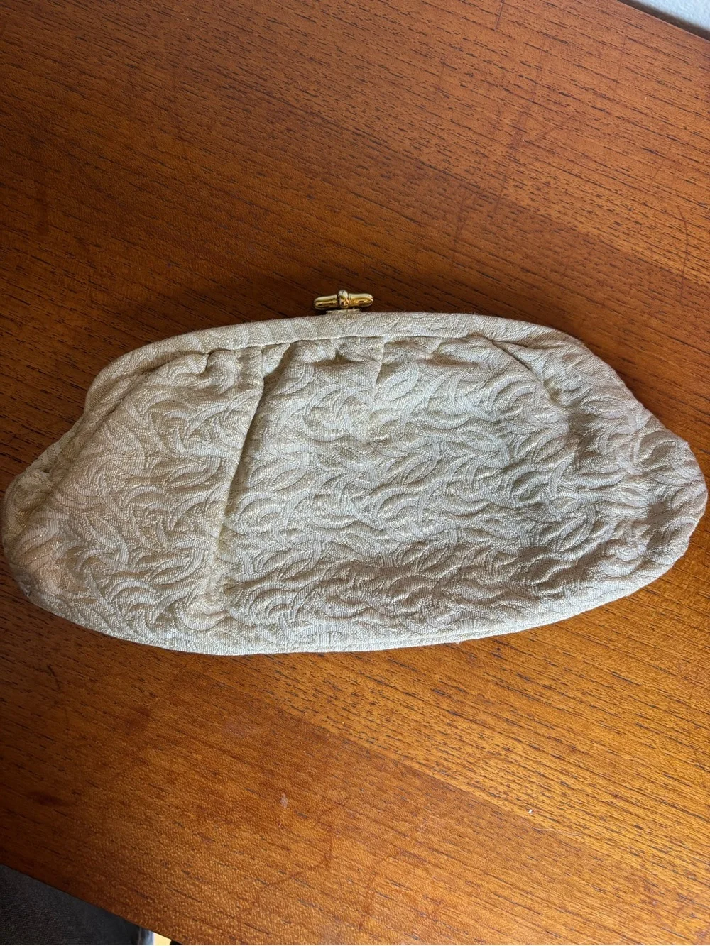 Vintage gold brocade clutch with locking clasp